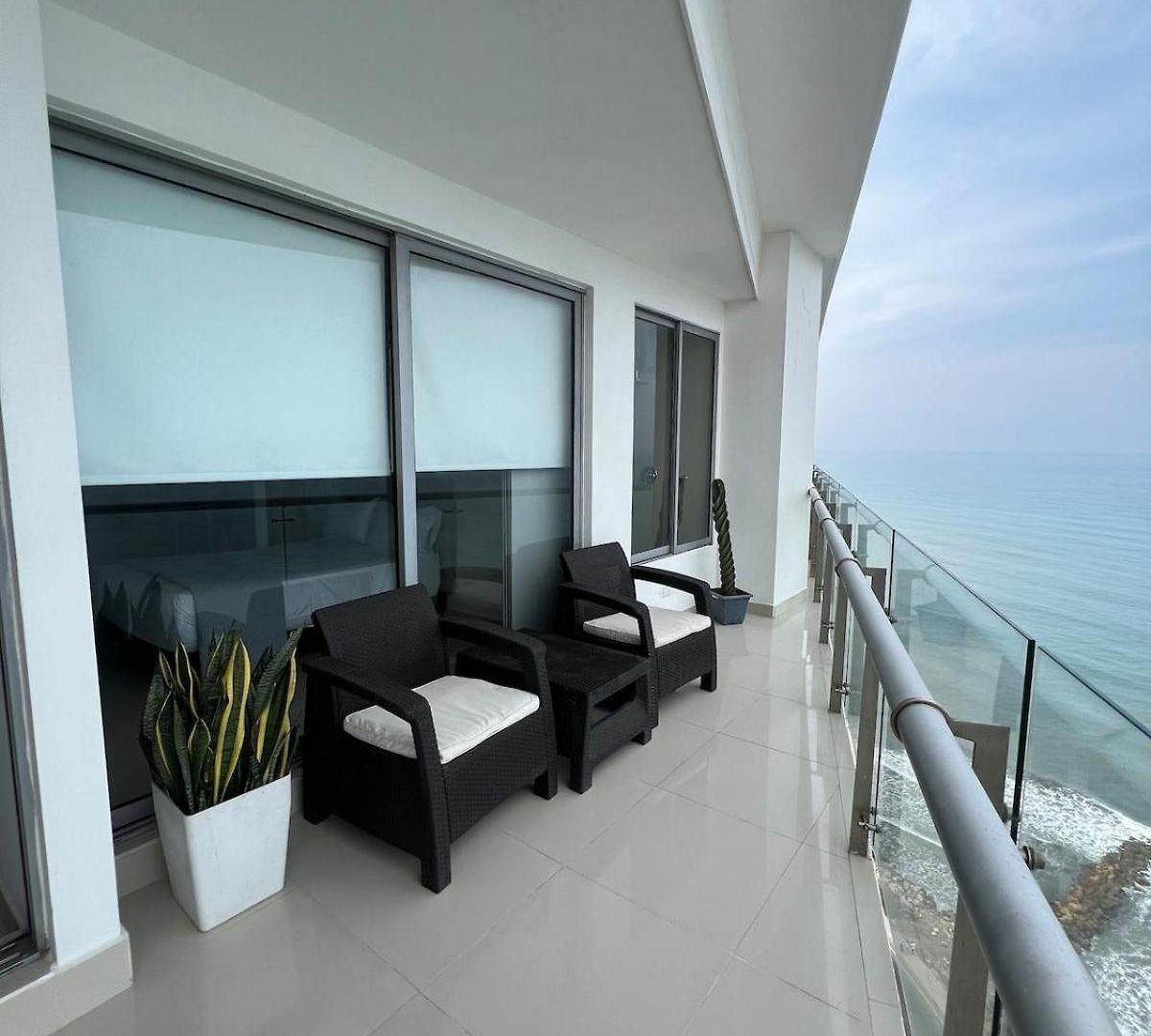 Frente Al Mar *