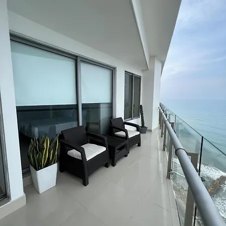 Frente Al Mar *